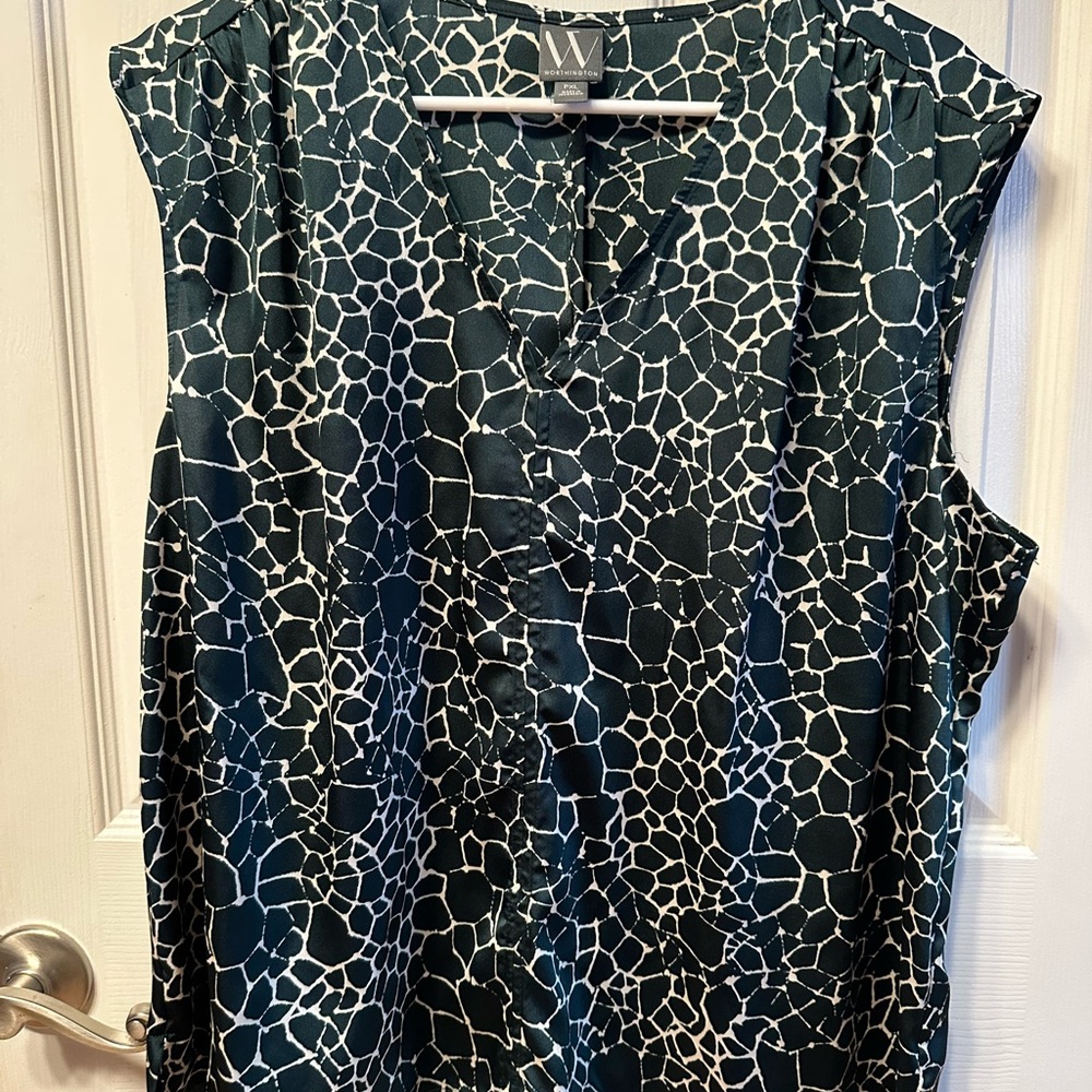 Worthington Teal and White Geometric Blouse